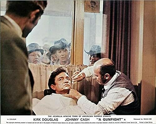 Престрелка 1970 Джони Кеш бреется във фризьорския салон снимка с размер 8х10 инча